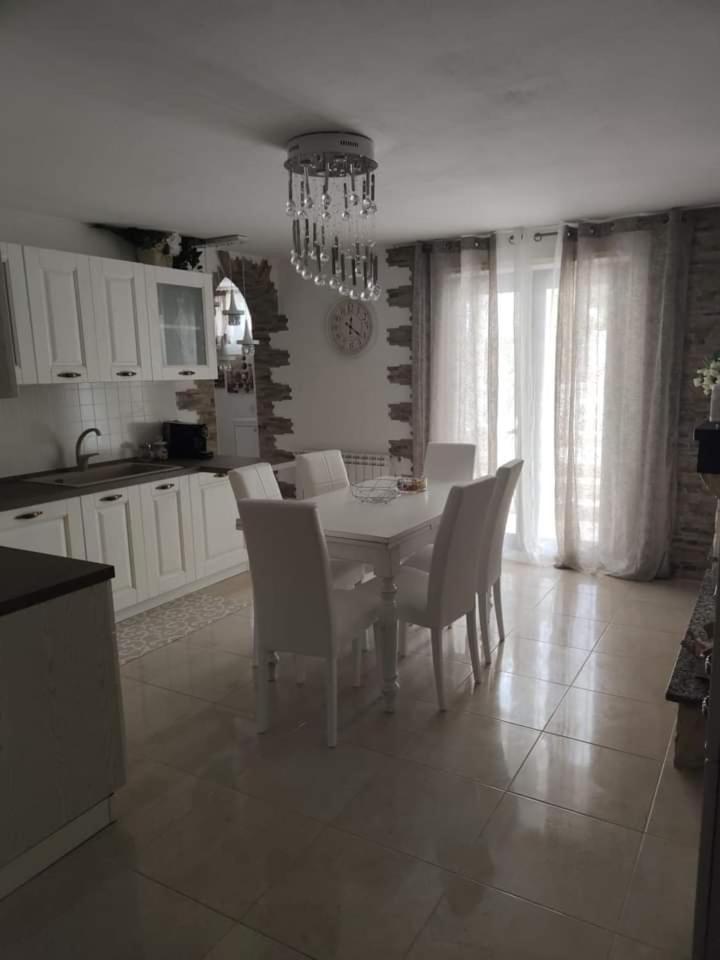 La Casa Delle Rose 1 Giba